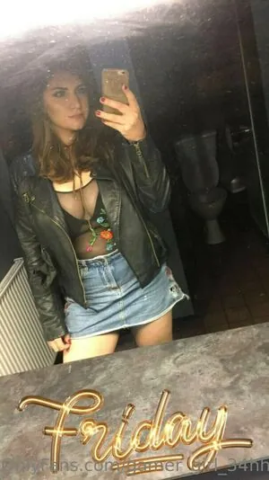 34HHGamerGirlHannah content