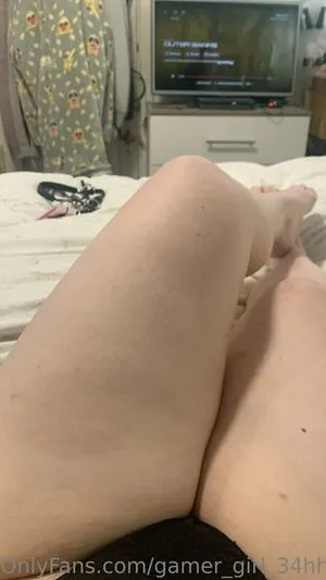 34HHGamerGirlHannah content