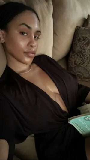 Aaliyeezy