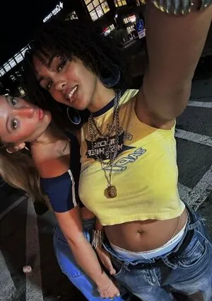 Aaliyeezy