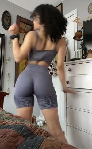 Aaliyeezy
