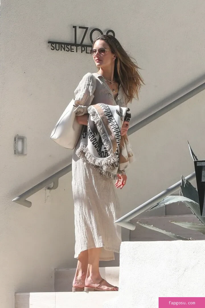 Alessandra Ambrosio - Photo #2155