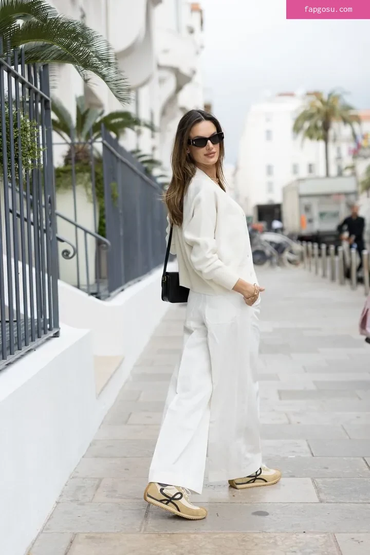 Alessandra Ambrosio - Photo #920