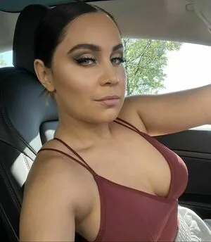 Anna Abreu content