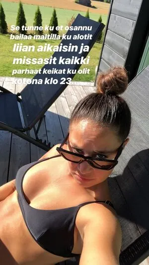 Anna Abreu content