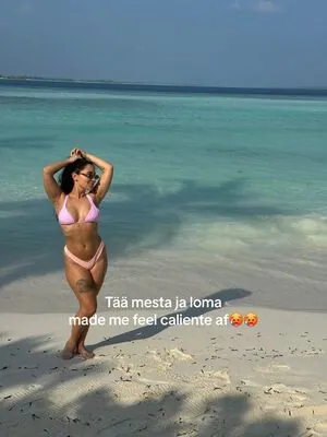 Anna Abreu content