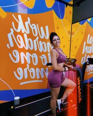 Amanda Curvelo content