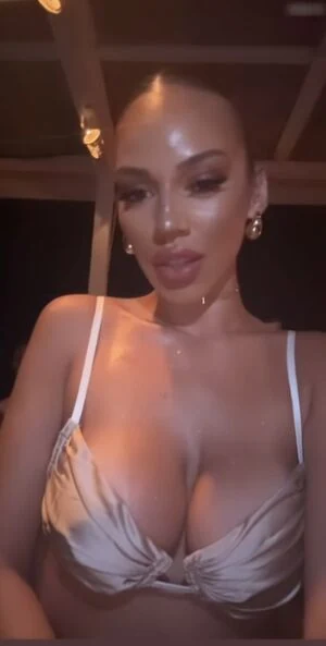 Ana Claudia content