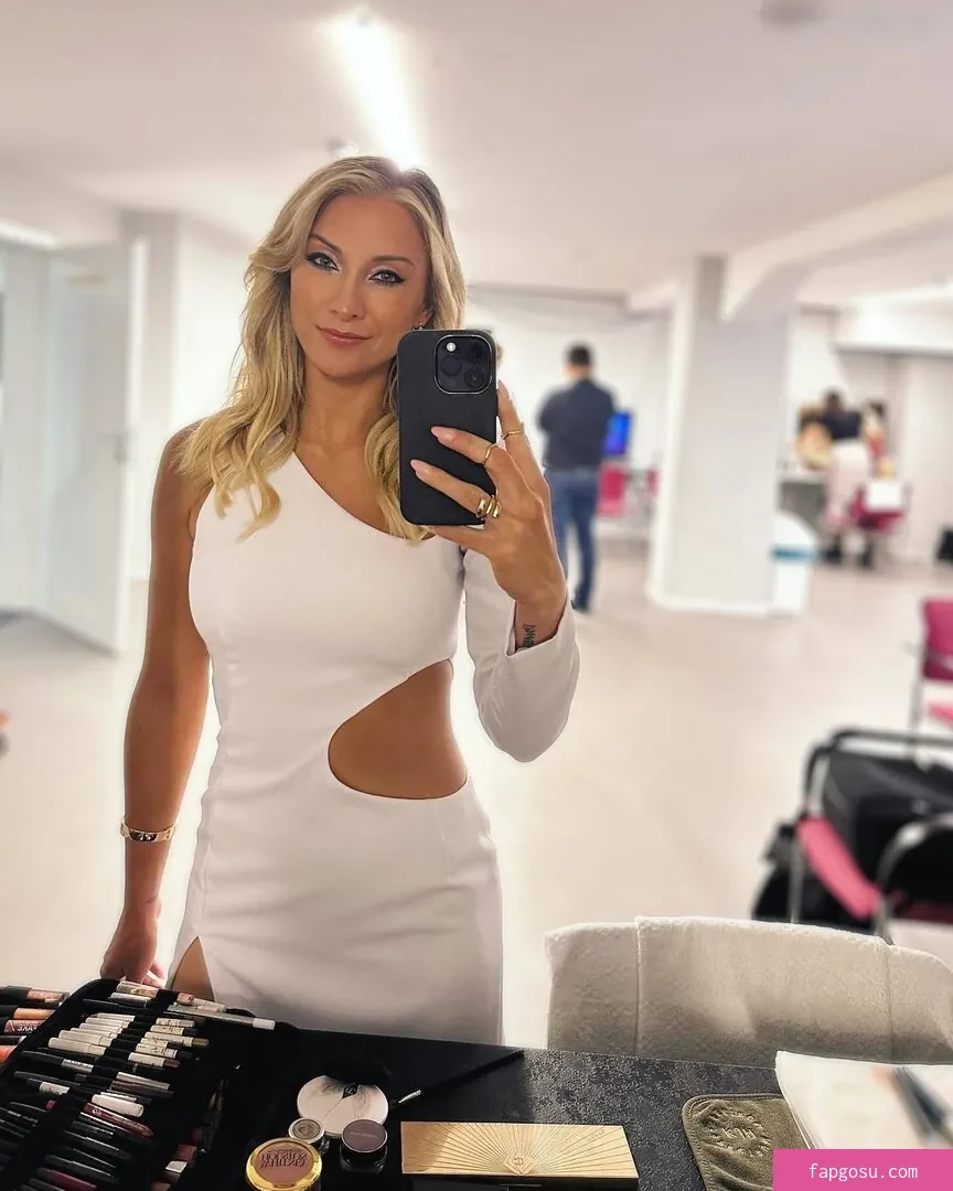 Anna-Carina Woitschack