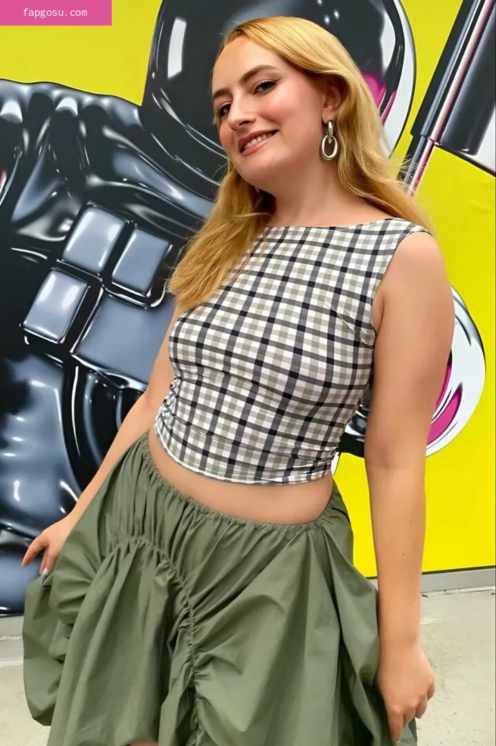 Amelia Dimoldenberg