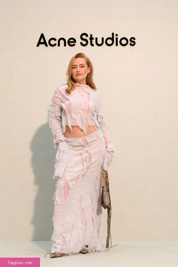 Amelia Dimoldenberg