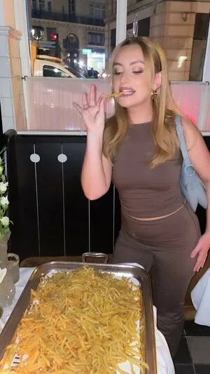 Amelia Dimoldenberg