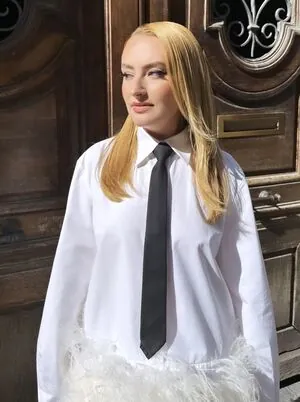 Amelia Dimoldenberg