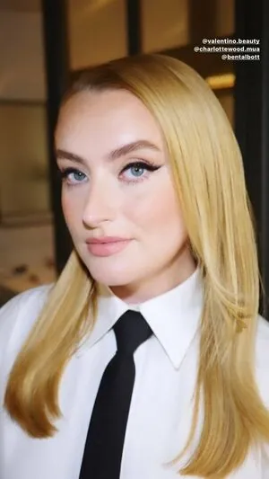 Amelia Dimoldenberg