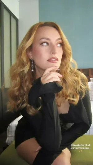 Amelia Dimoldenberg