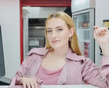 Amelia Dimoldenberg
