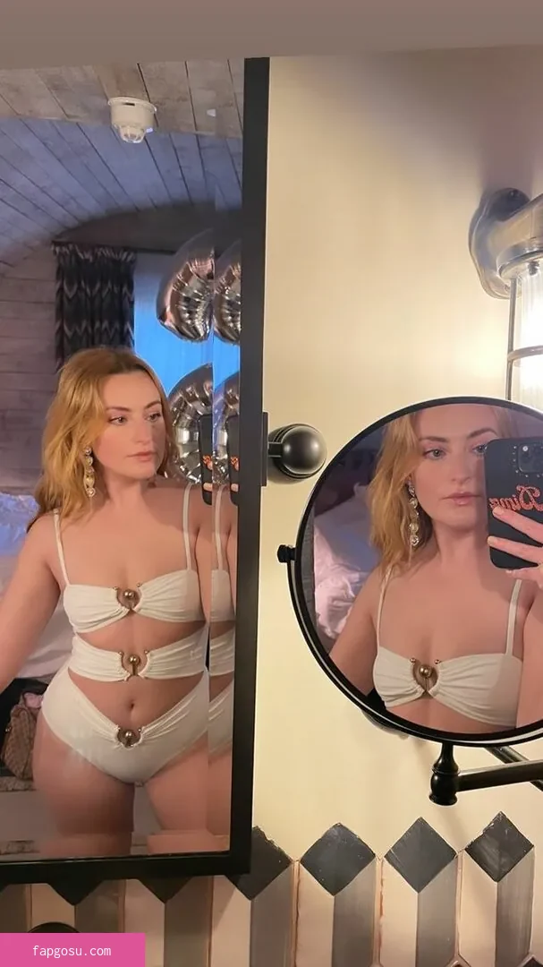 Amelia Dimoldenberg - Photo #18