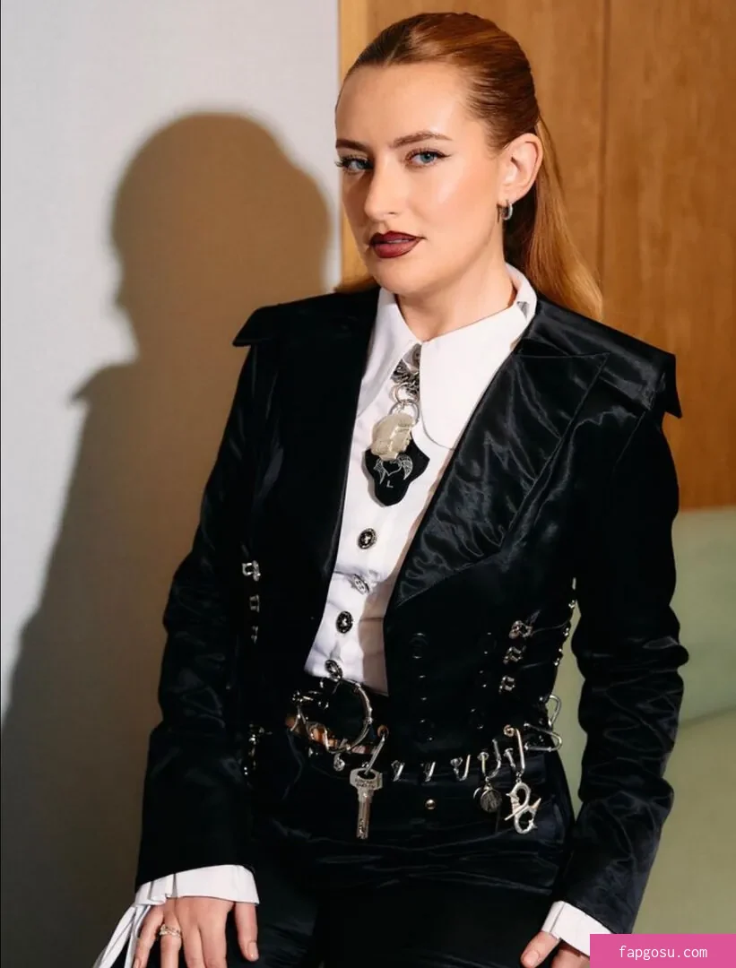 Amelia Dimoldenberg