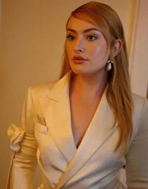 Amelia Dimoldenberg