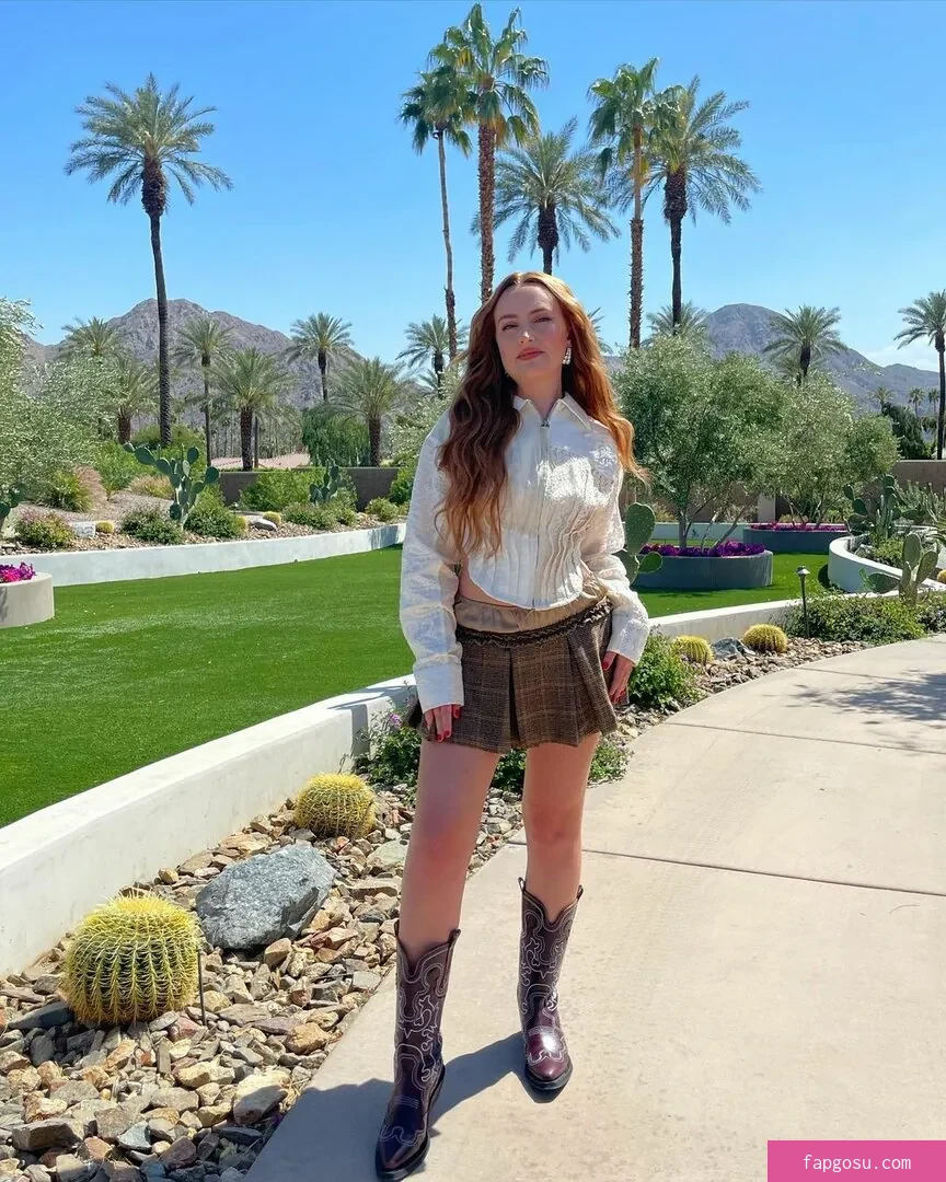 Amelia Dimoldenberg - Photo #26
