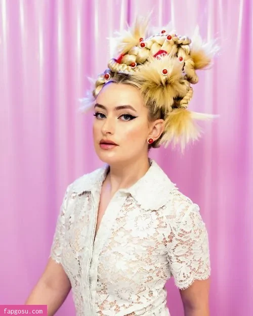 Amelia Dimoldenberg