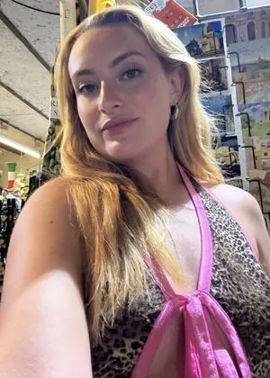 Amelia Dimoldenberg