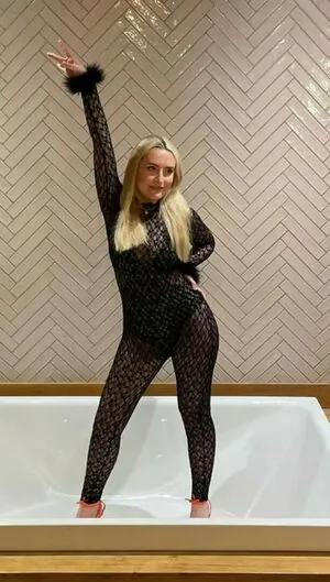 Amelia Dimoldenberg