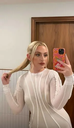 Amelia Dimoldenberg