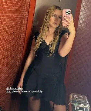Amelia Dimoldenberg