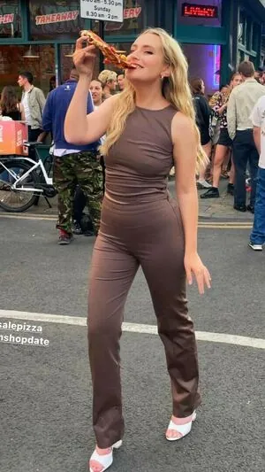 Amelia Dimoldenberg