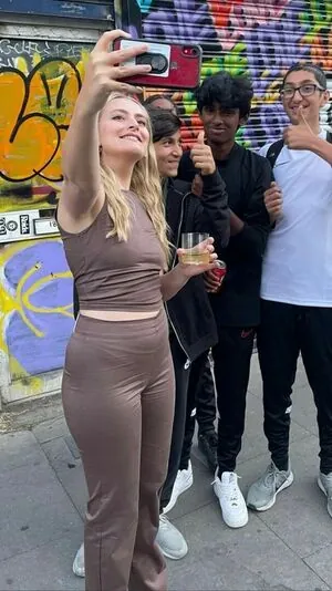 Amelia Dimoldenberg