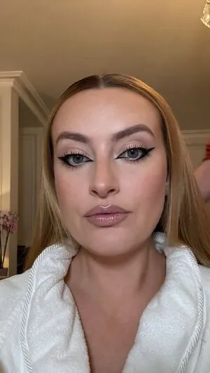 Amelia Dimoldenberg