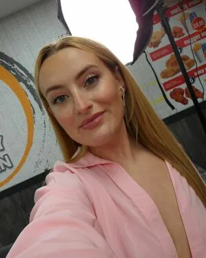Amelia Dimoldenberg