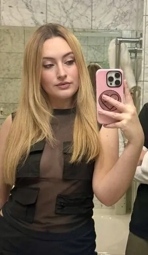 Amelia Dimoldenberg