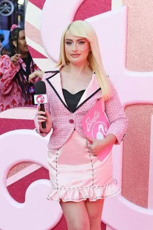 Amelia Dimoldenberg