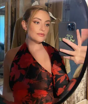 Amelia Dimoldenberg