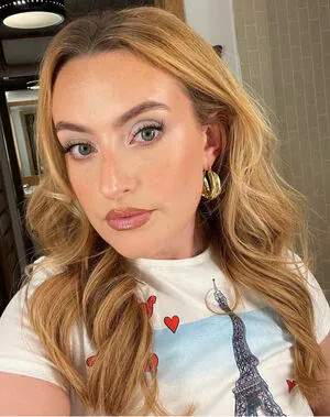 Amelia Dimoldenberg