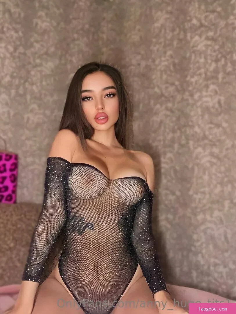 anny_huge_tits1