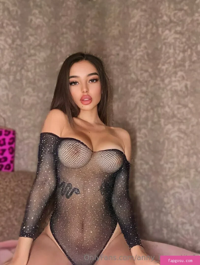 anny_huge_tits1