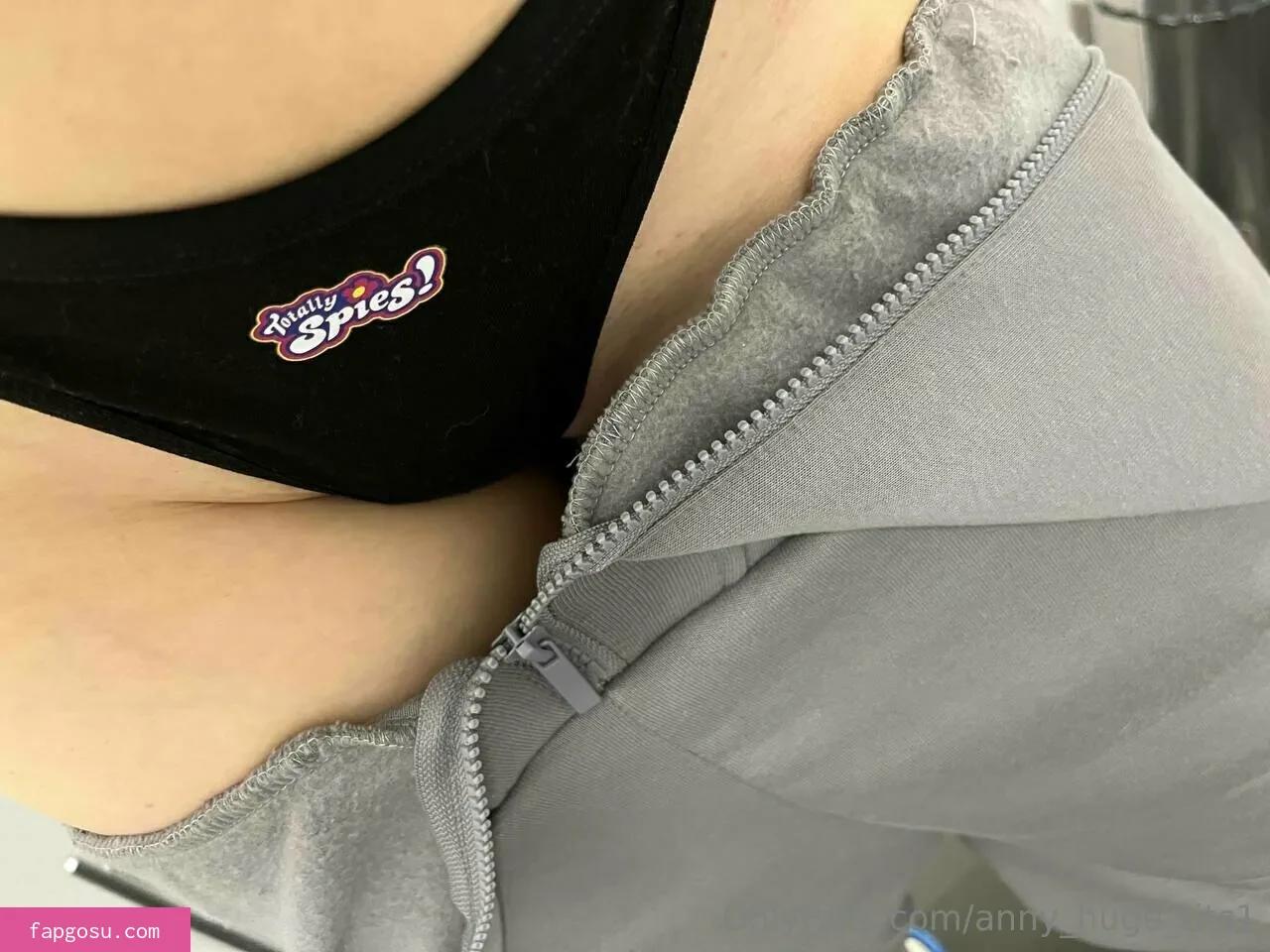 anny_huge_tits1