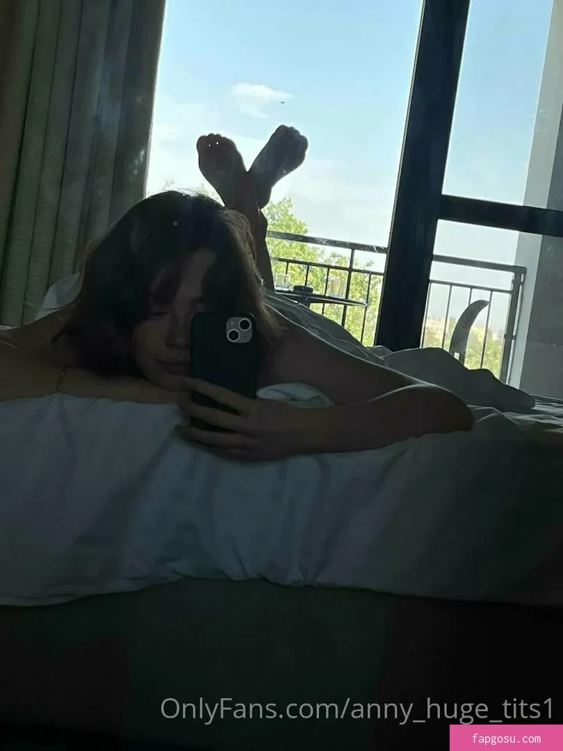 anny_huge_tits1