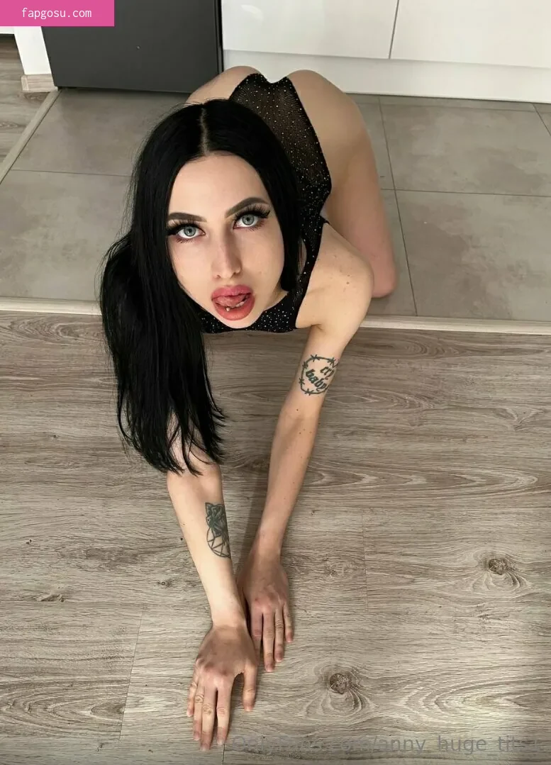 anny_huge_tits1