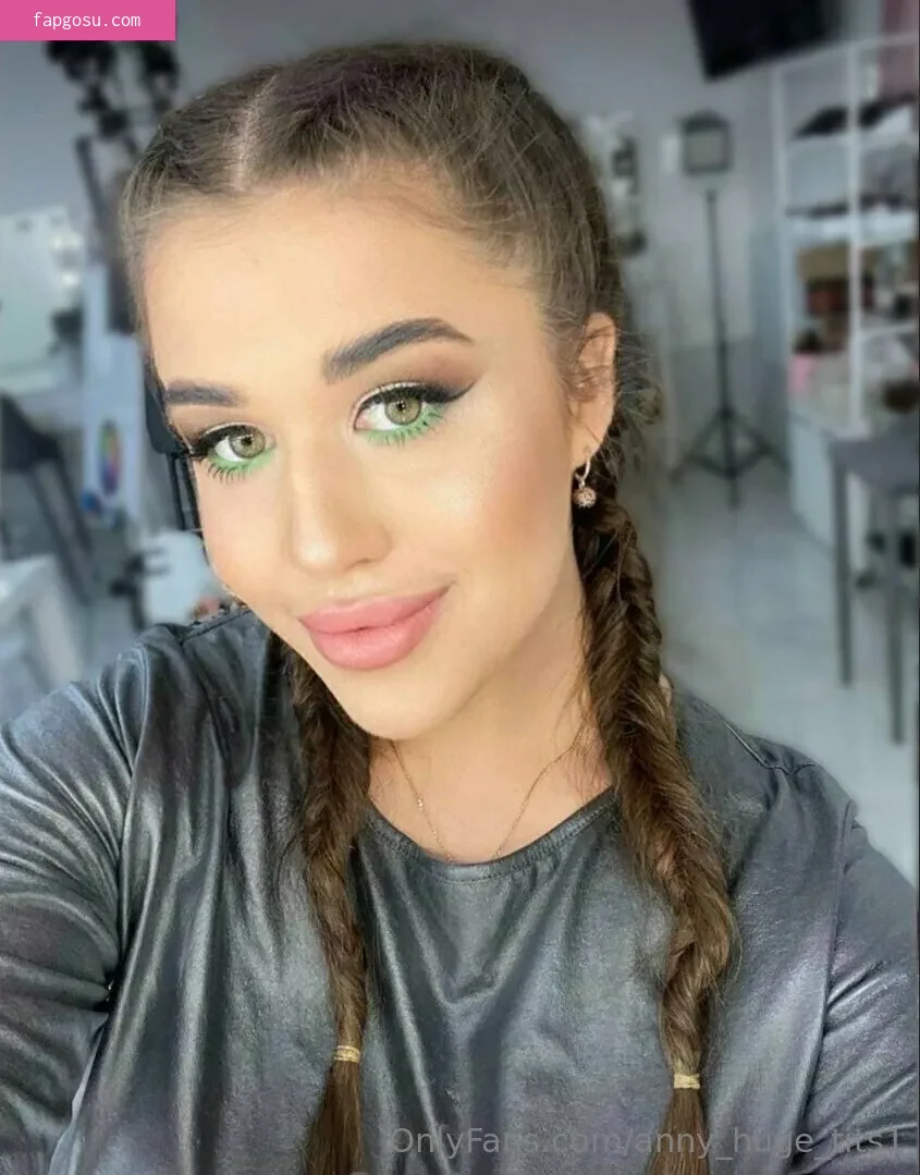 anny_huge_tits1