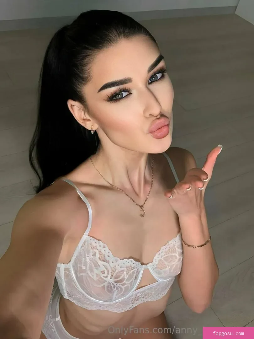anny_huge_tits1