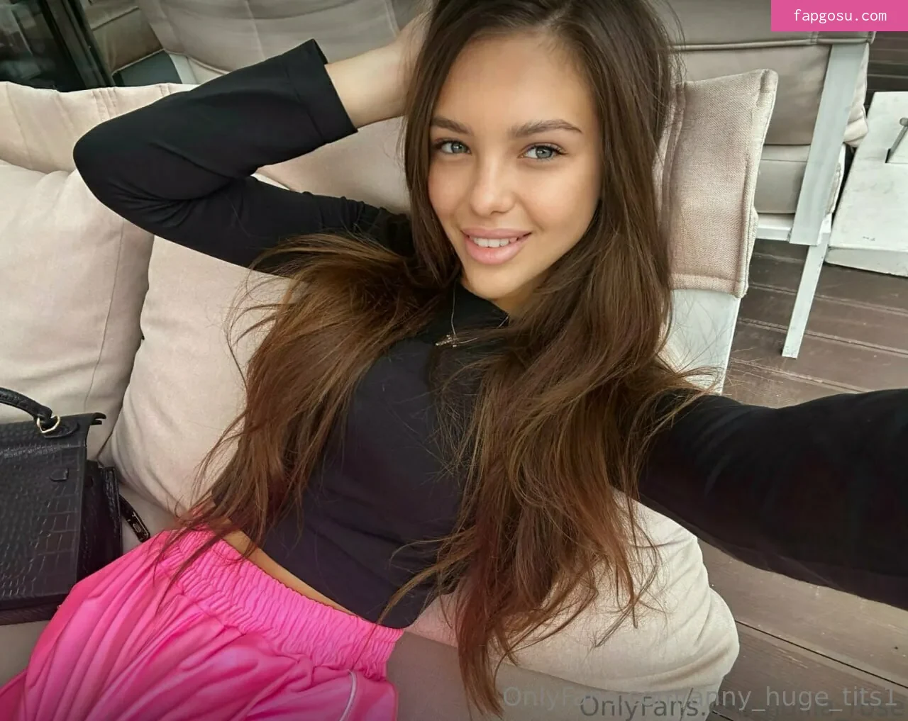 anny_huge_tits1