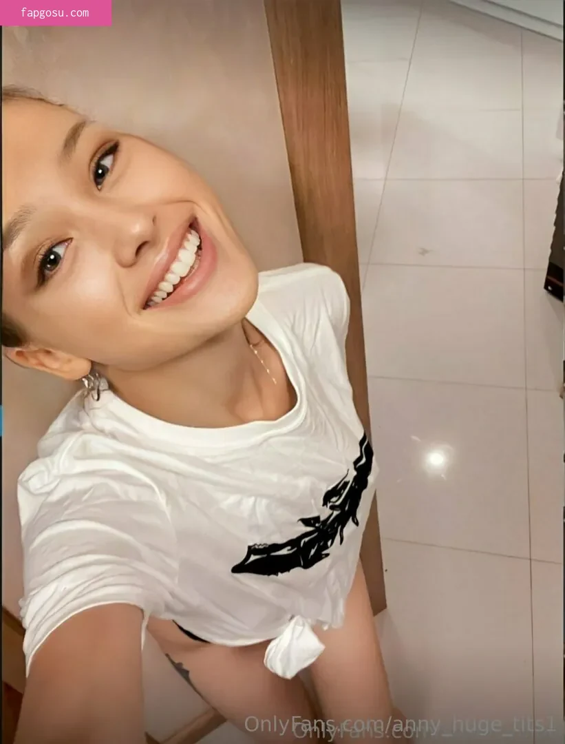 anny_huge_tits1