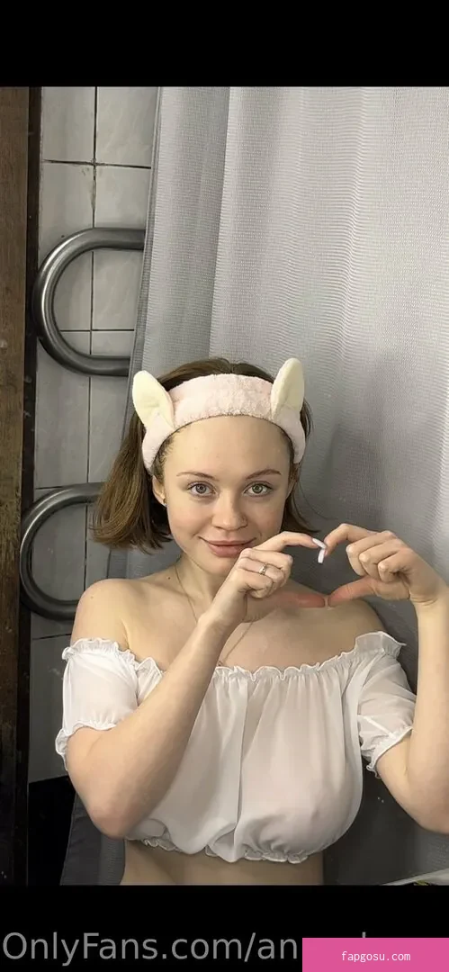anny_huge_tits1
