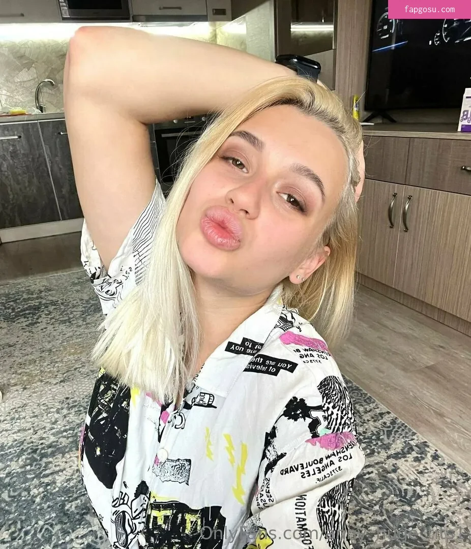 anny_huge_tits1