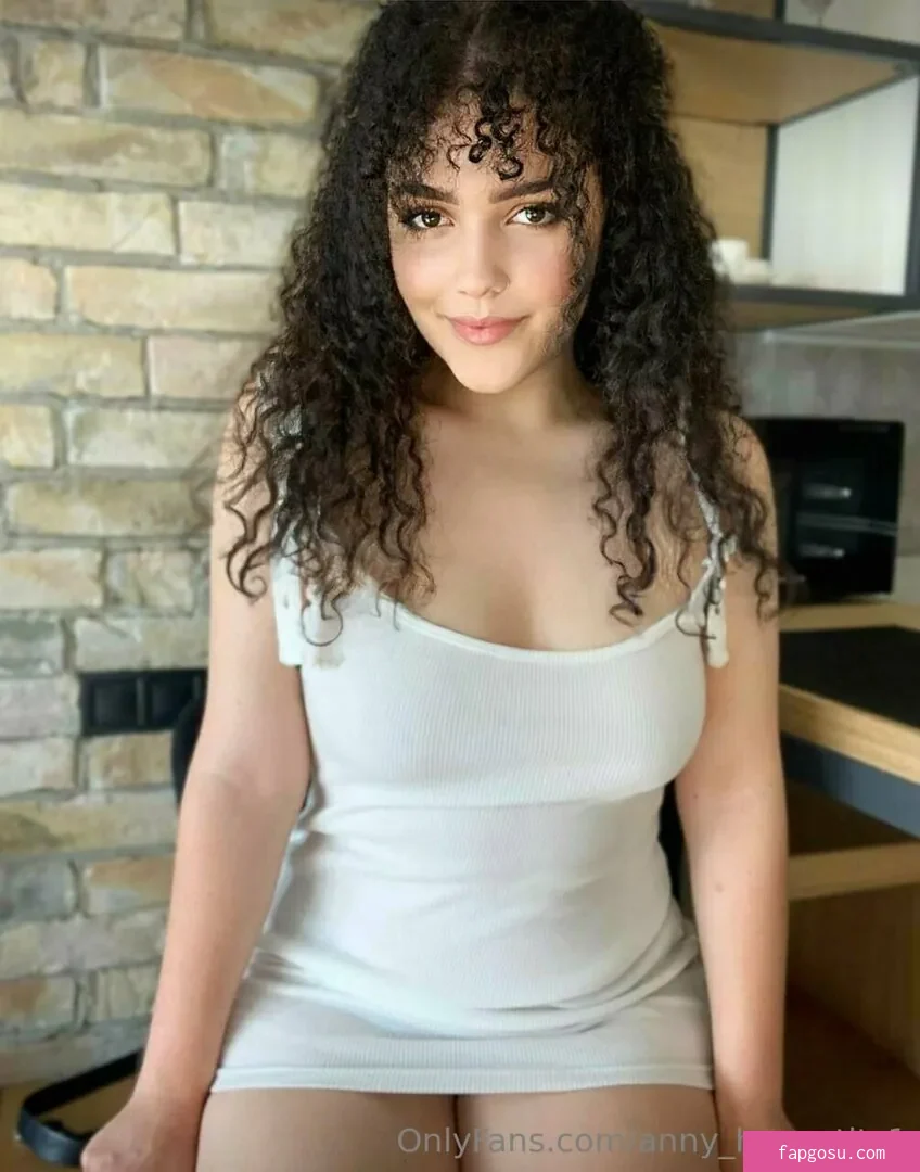 anny_huge_tits1