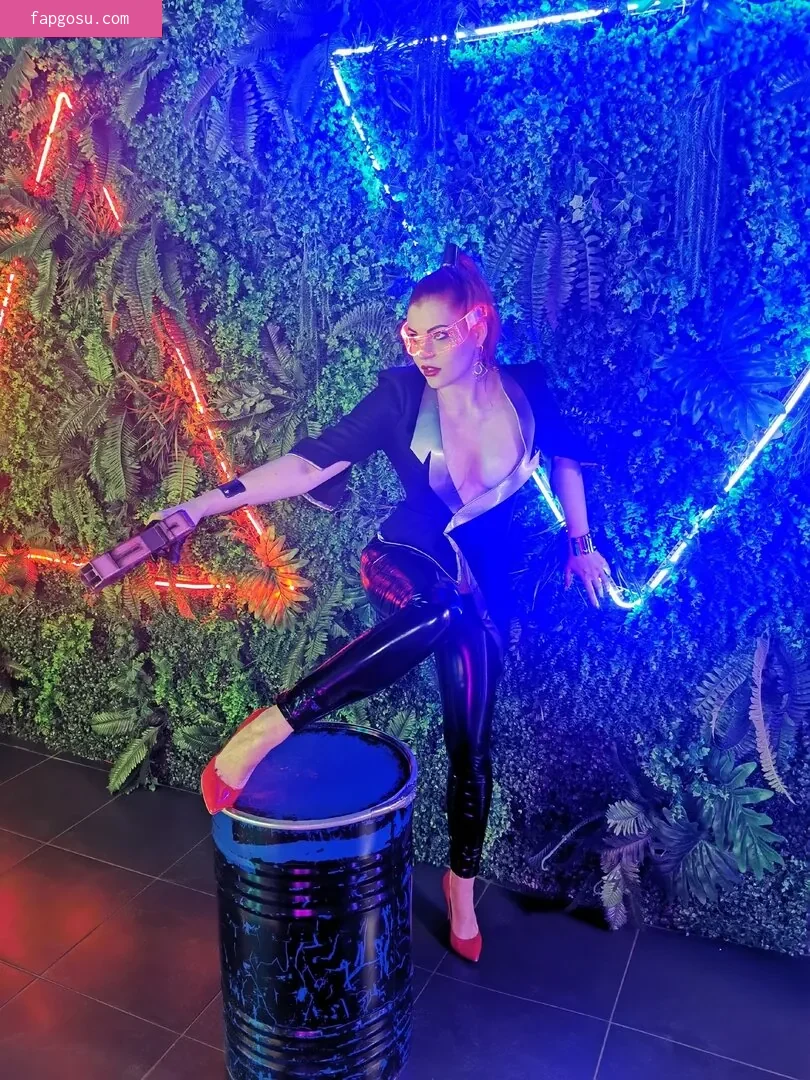 Anya Ichios
